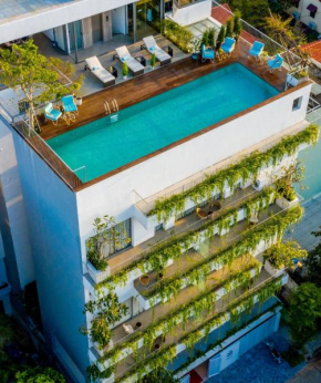 Room in Guest room - Brand New Chic Suite Rooftop Pool, Sauna Gym